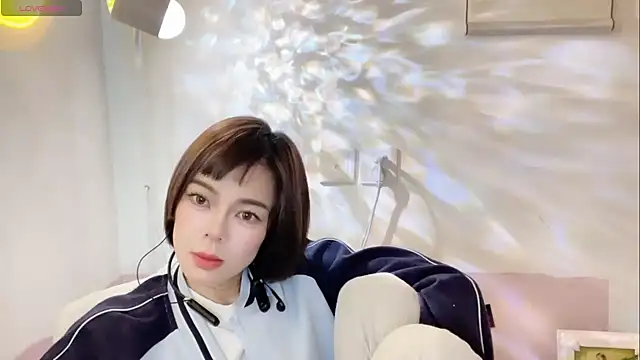 Linda-LL online show from October 24, 2025, 1:48 am