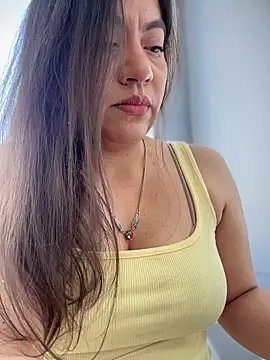 Iam  Cristal online show from November 10, 2025, 9:20 pm