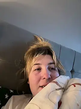 Curvy Rosie99 online show from December 27, 2024, 2:12 pm