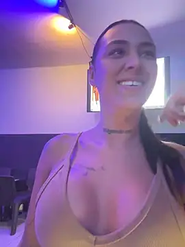 paisitahot1975 online show from February 11, 2025, 2:46 am