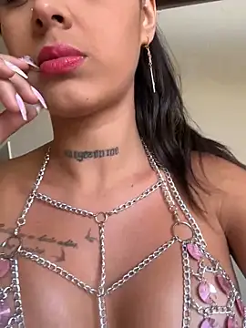 paisitahot1975 online show from February 19, 2025, 7:05 pm