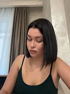 Snapshot of KikiWatson chatting on February 1, 2026, 8:01 am KikiWatson online show from February 1, 2026, 8:01 am