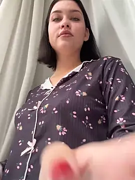 Snapshot of KikiWatson chatting on December 18, 2025, 7:13 am KikiWatson online show from December 18, 2025, 7:13 am