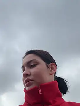 Snapshot of KikiWatson chatting on December 1, 2025, 7:31 am KikiWatson online show from December 1, 2025, 7:31 am