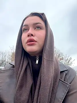 Snapshot of KikiWatson chatting on November 14, 2025, 7:23 am KikiWatson online show from November 14, 2025, 7:23 am