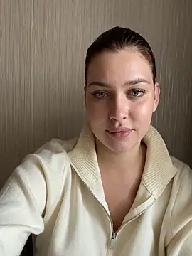 Snapshot of KikiWatson chatting on October 4, 2025, 12:39 pm KikiWatson online show from October 4, 2025, 12:39 pm