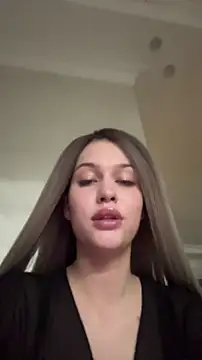 Snapshot of KikiWatson chatting on February 28, 2026, 8:30 pm KikiWatson online show from February 28, 2026, 8:30 pm