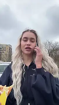 Snapshot of KikiWatson chatting on March 21, 2026, 8:19 am KikiWatson online show from March 21, 2026, 8:19 am