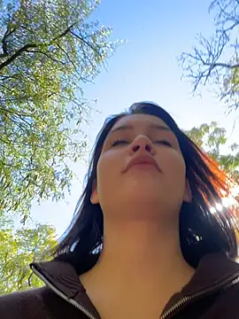 Snapshot of KikiWatson chatting on October 5, 2025, 9:33 am KikiWatson online show from October 5, 2025, 9:33 am