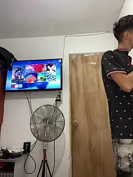 Snapshot of LatinBoysxxx chatting on January 21, 2025, 6:23 pm LatinBoysxxx online show from January 21, 2025, 6:23 pm