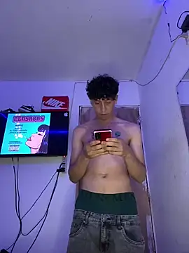 Snapshot of LatinBoysxxx chatting on March 5, 2025, 10:43 pm LatinBoysxxx online show from March 5, 2025, 10:43 pm