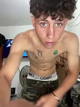 Snapshot of LatinBoysxxx chatting on January 20, 2025, 7:04 pm LatinBoysxxx online show from January 20, 2025, 7:04 pm