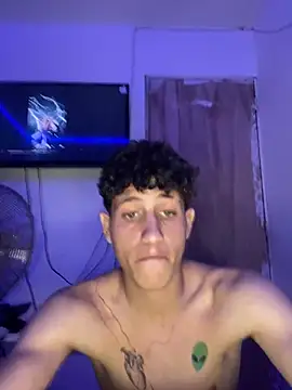 Snapshot of LatinBoysxxx chatting on January 5, 2025, 3:11 am LatinBoysxxx online show from January 5, 2025, 3:11 am