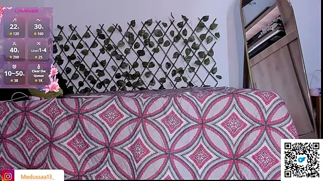 medussa13  online show from January 15, 2026, 2:09 pm