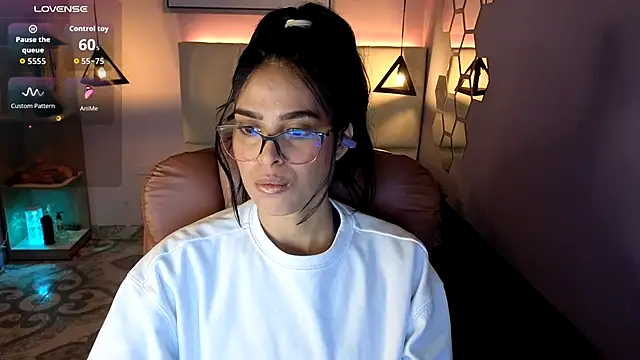 AlessiaVal  online show from October 2, 2025, 2:09 pm