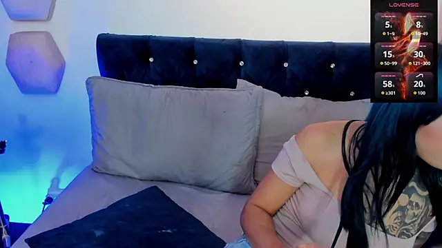 yulianademond66 online show from June 24, 2026, 8:17 pm