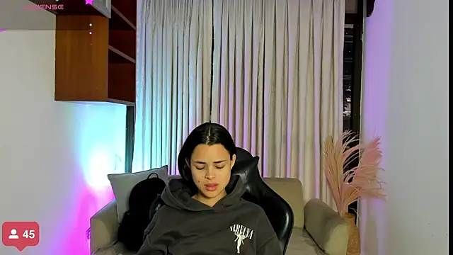 HannaRhodes online show from November 4, 2025, 1:37 pm