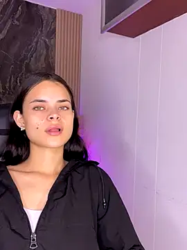 HannaRhodes online show from October 27, 2025, 2:07 pm