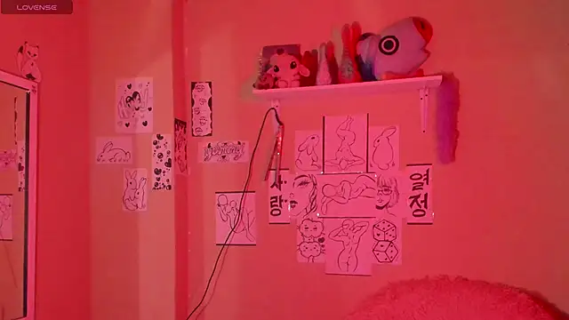 MadelineBenet online show from March 18, 2025, 11:42 pm