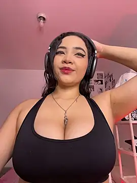 MadelineBenet online show from July 2, 2026, 4:40 am