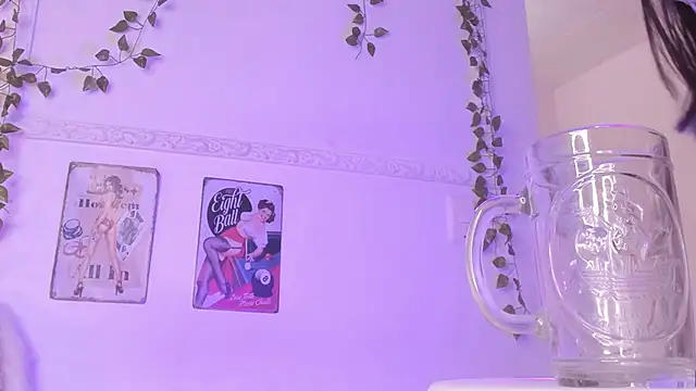 Luna-Chann online show from September 27, 2025, 8:48 pm