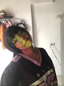 Luna-Chann online show from April 30, 2026, 8:57 pm