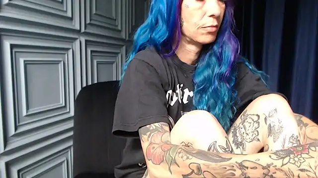 Snapshot of RavenryderUK chatting on July 22, 2026, 9:22 am RavenryderUK online show from July 22, 2026, 9:22 am