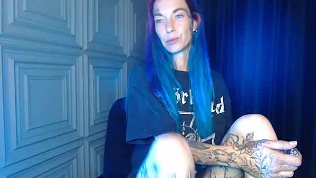 Snapshot of RavenryderUK chatting on July 28, 2026, 9:25 pm RavenryderUK online show from July 28, 2026, 9:25 pm