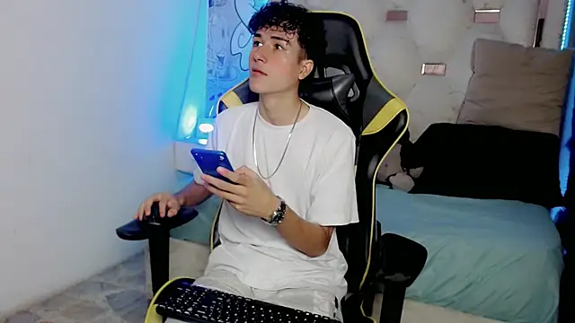 johnny cagee online show from December 14, 2025, 3:57 am