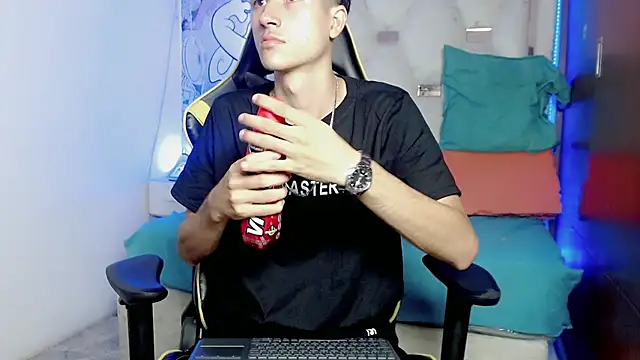 johnny cagee online show from December 5, 2025, 4:33 am