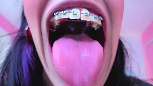 stephania t online show from December 20, 2025, 11:57 am