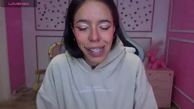 stephania t online show from November 11, 2025, 11:38 am