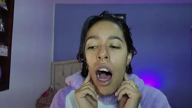 stephania t online show from May 11, 2026, 4:26 pm