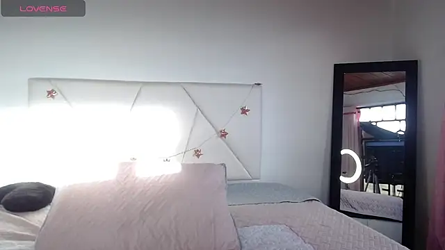 julz 03 online show from December 3, 2025, 12:04 pm