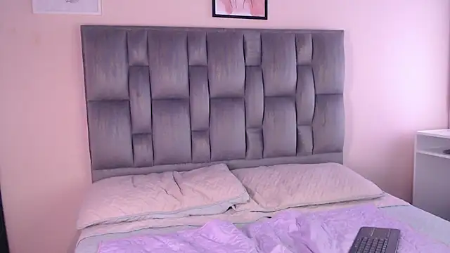 julz 03 online show from October 27, 2025, 8:21 pm