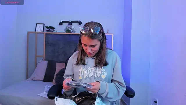  Sophie  miller online show from October 11, 2025, 5:03 pm