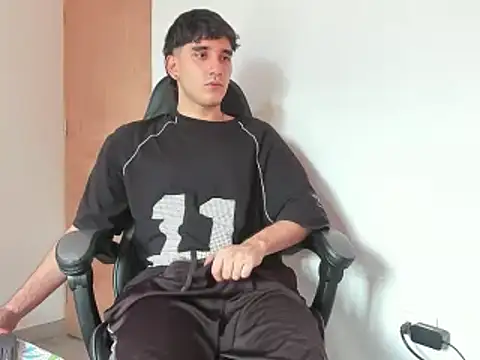 leo030809 online show from March 20, 2025, 6:53 pm