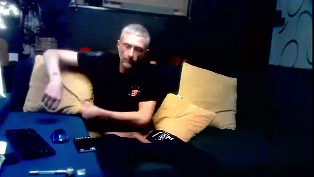 Snapshot of unclestefansdick chatting on September 30, 2025, 8:48 pm unclestefansdick online show from September 30, 2025, 8:48 pm