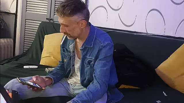 Snapshot of unclestefansdick chatting on November 4, 2025, 9:07 pm unclestefansdick online show from November 4, 2025, 9:07 pm