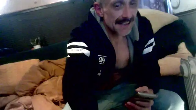 Snapshot of unclestefansdick chatting on October 18, 2025, 12:29 pm unclestefansdick online show from October 18, 2025, 12:29 pm