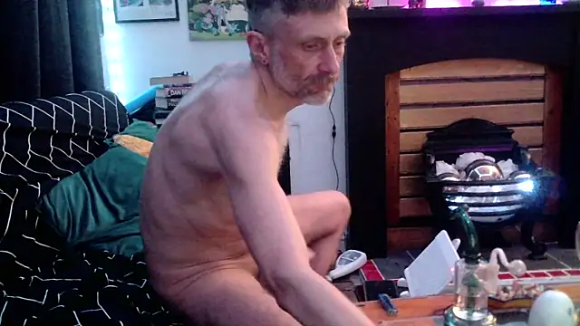 Snapshot of unclestefansdick chatting on February 21, 2025, 4:29 am unclestefansdick online show from February 21, 2025, 4:29 am