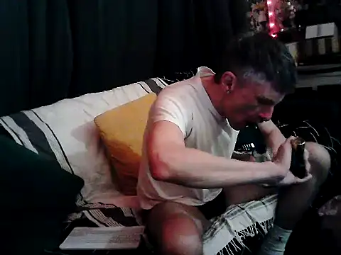 Snapshot of unclestefansdick chatting on March 12, 2025, 12:31 am unclestefansdick online show from March 12, 2025, 12:31 am