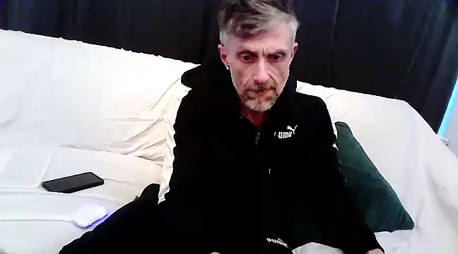 Snapshot of unclestefansdick chatting on March 10, 2025, 7:11 am unclestefansdick online show from March 10, 2025, 7:11 am