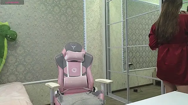 -DIVORA- online show from September 29, 2025, 10:22 am