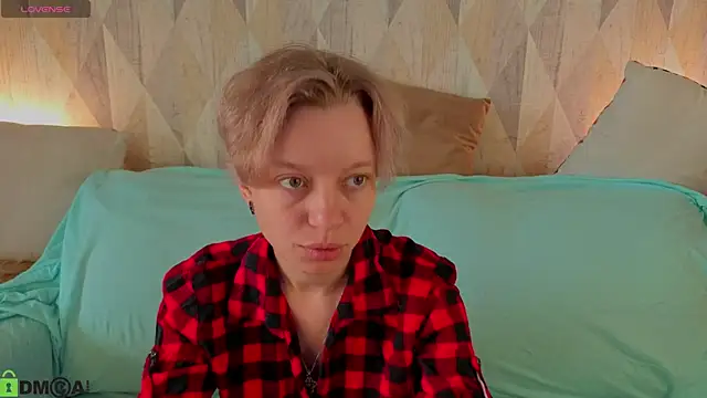 Michelle Blond online show from July 16, 2026, 1:13 am