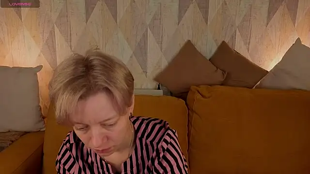 Michelle Blond online show from July 8, 2026, 1:08 am