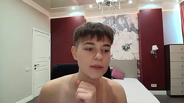 EmiliaYours online show from September 22, 2025, 3:07 pm