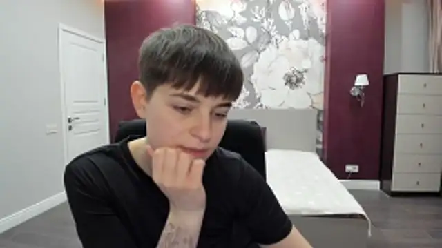 EmiliaYours online show from January 6, 2026, 4:00 pm