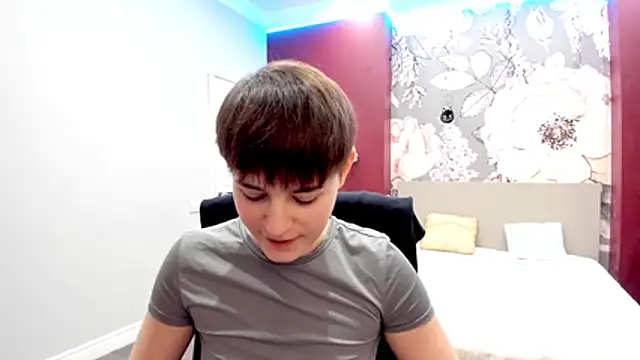 EmiliaYours online show from February 16, 2026, 3:32 pm