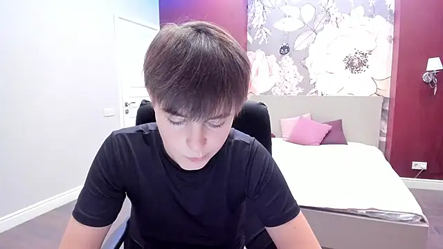 EmiliaYours online show from September 9, 2025, 3:54 pm